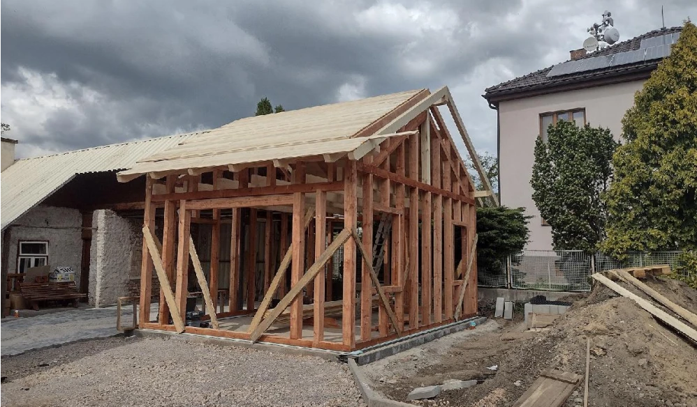 Dřevostavba garáže s podsklepením