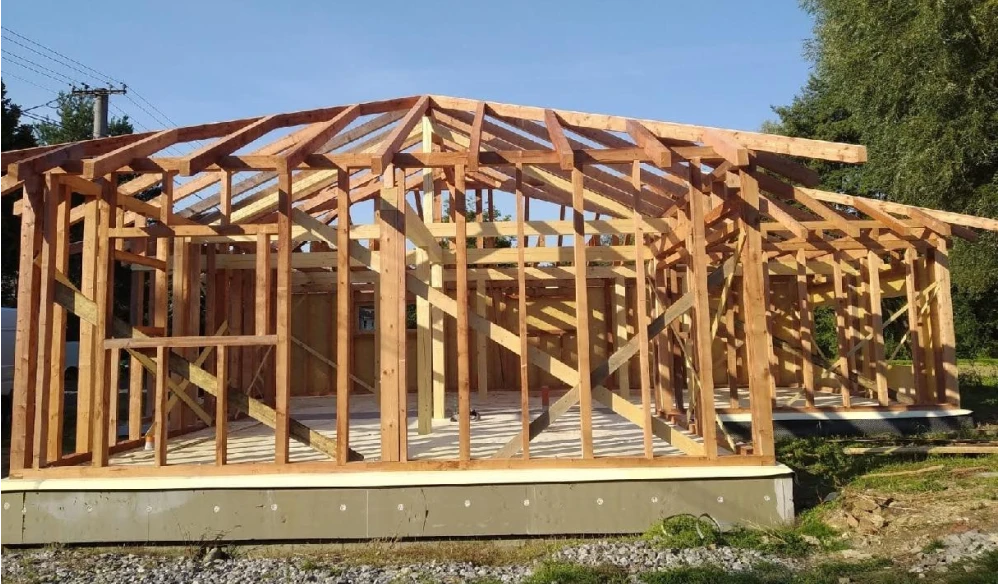 Dřevostavba rodinného domu valbová střecha